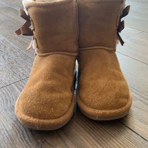 Koolaburra  boots size 9